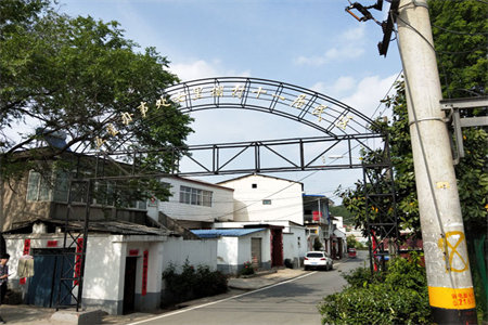 皇家半岛3室2厅1卫140㎡带15平米附房62万